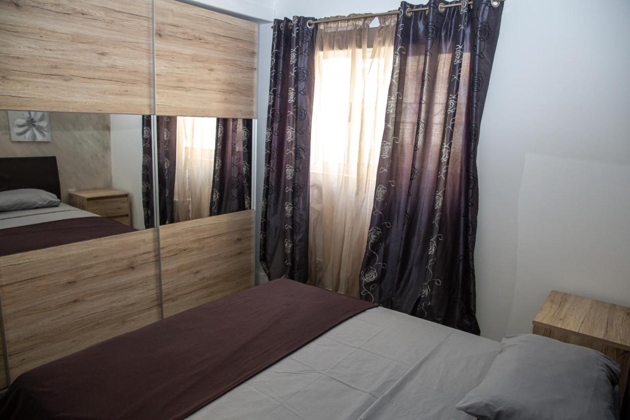 圣保罗湾城Dolmen Court Flat 10, Qawra公寓 外观 照片